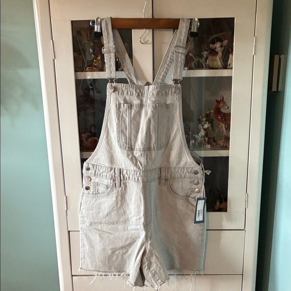Universal Thread sz 8 Light Denim Short Overalls raw hem NWT